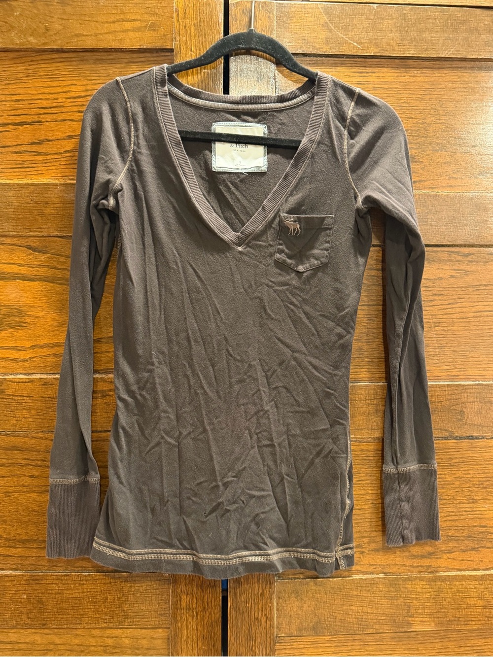 VTG Abercrombie & Fitch small Brown V‑Neck Long Sleeve Pocket Tee Y2K cotton top